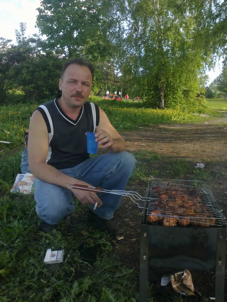  38772249  Alexander, 52 ,    