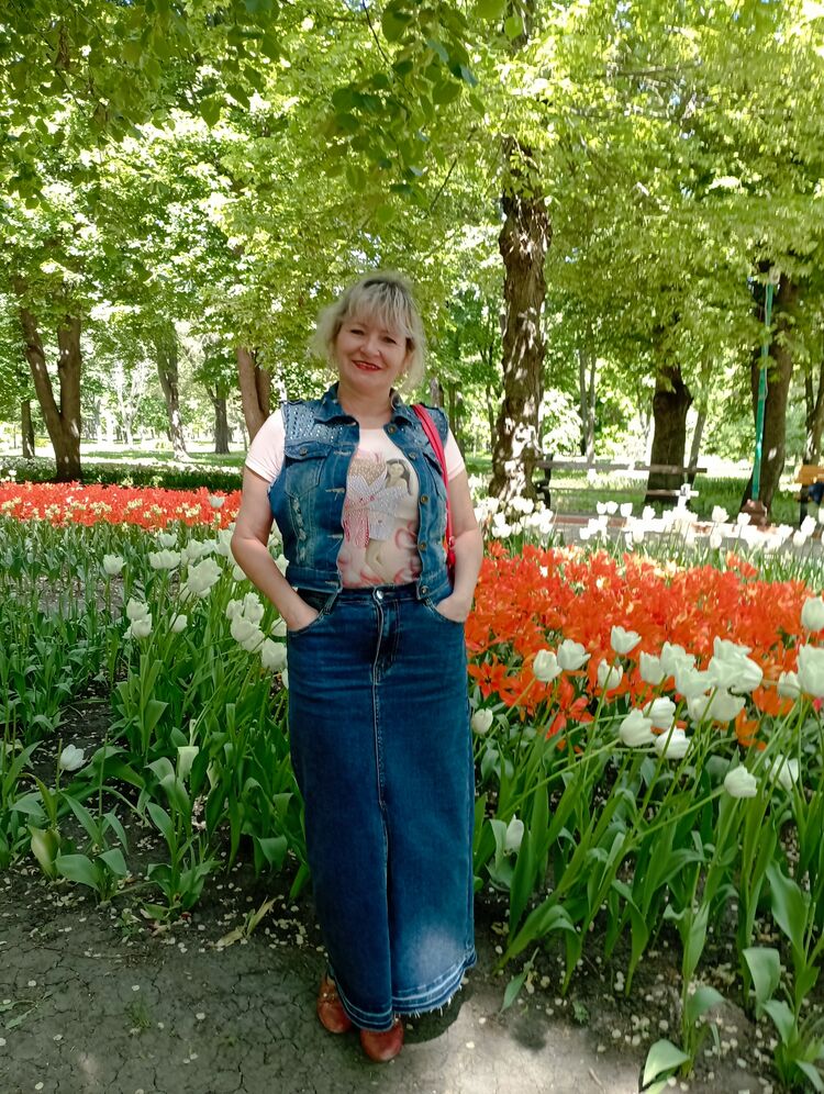  42970629  Olga, 52 ,    
