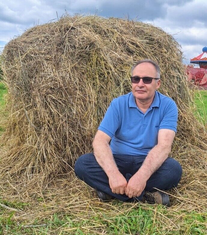  52363529  Hakan, 51 ,    -