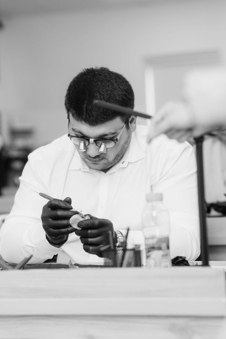  37942759  , 29 ,    --