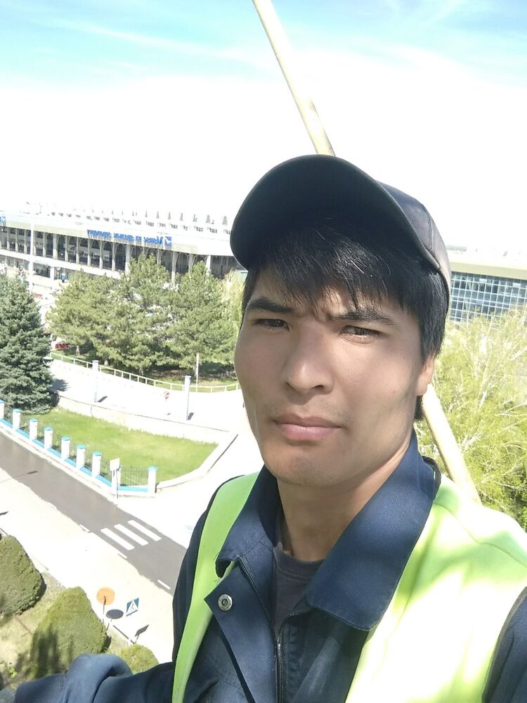  15978079  Azamat, 33 ,    