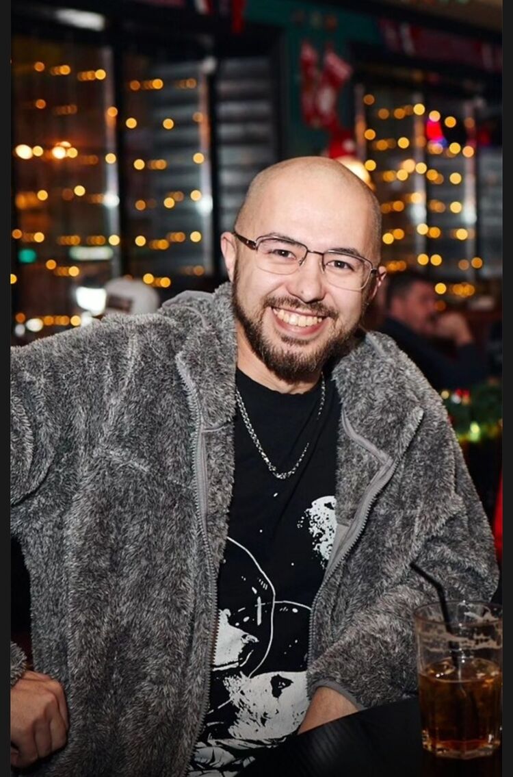  52608309  Alexander, 37 ,    