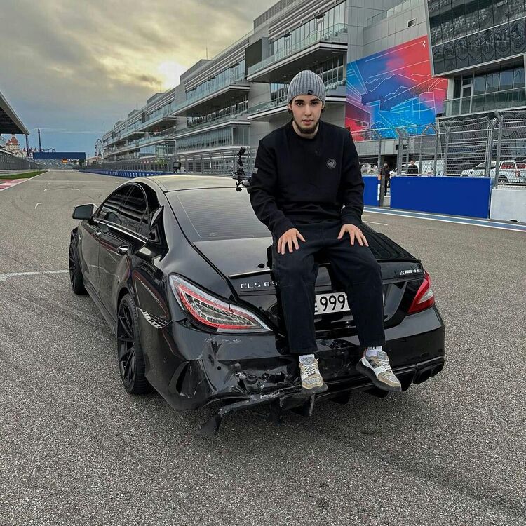  53737999  Mihail, 25 ,    