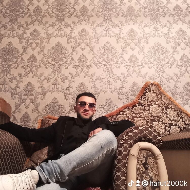  41947279  Harutyun, 24 ,    