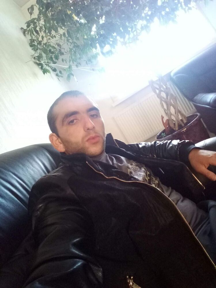  41086879  Hayk, 31 ,    
