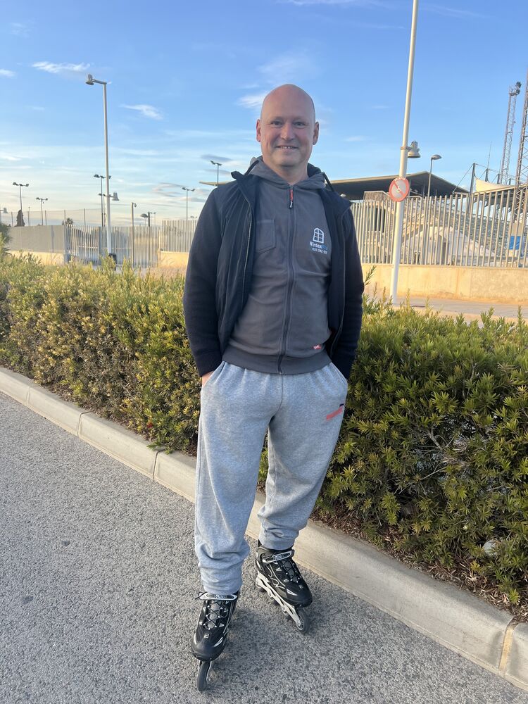  Alacant,   Yuriy, 49 ,   ,   , c 