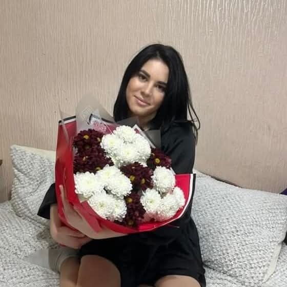  53861099  Cristina, 32 ,    