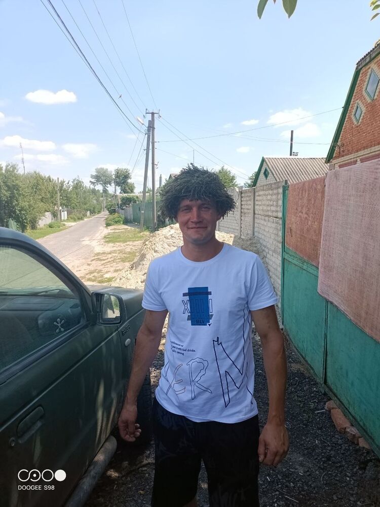  ,   Sasha, 33 ,   