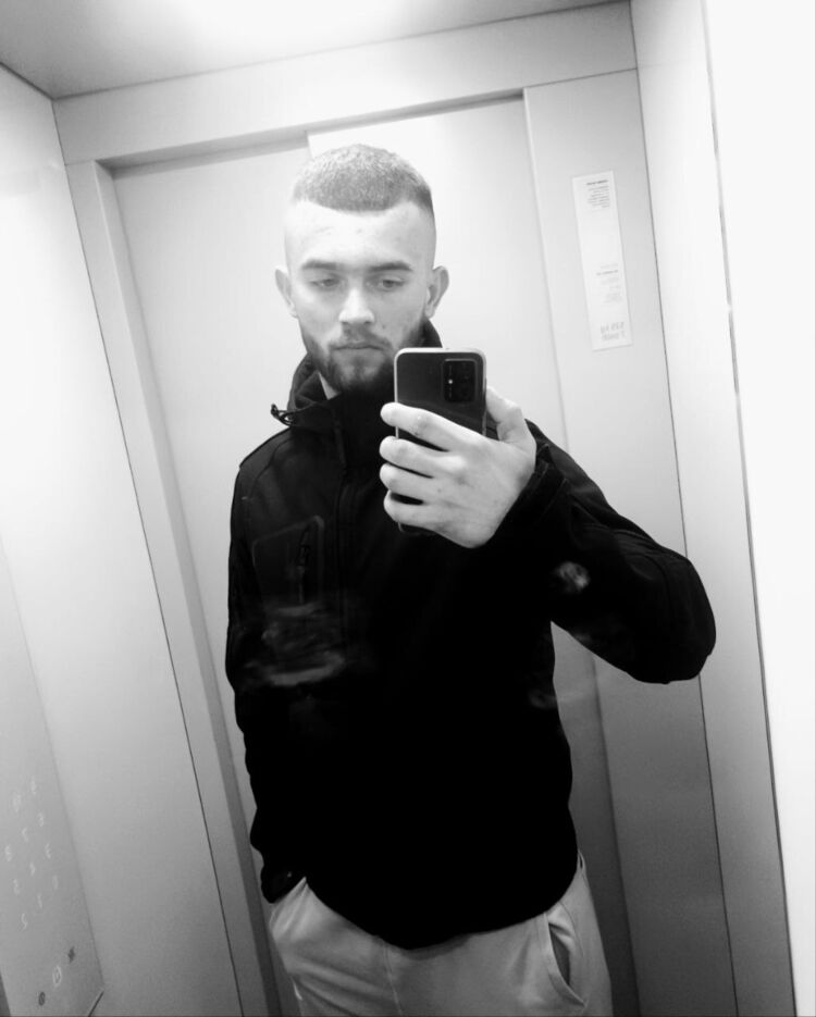  54063949  Goryy, 23 ,    