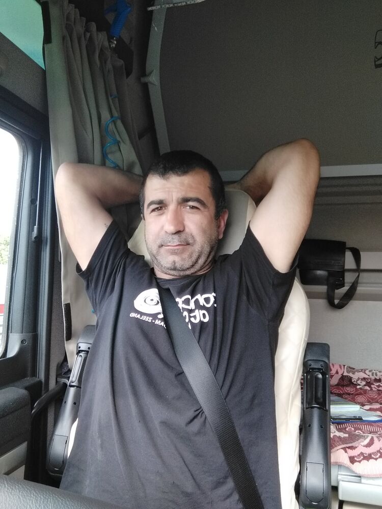 26653819  Yaroslav, 46 ,    Bonn