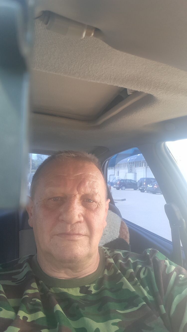  51951979  , 57 ,    