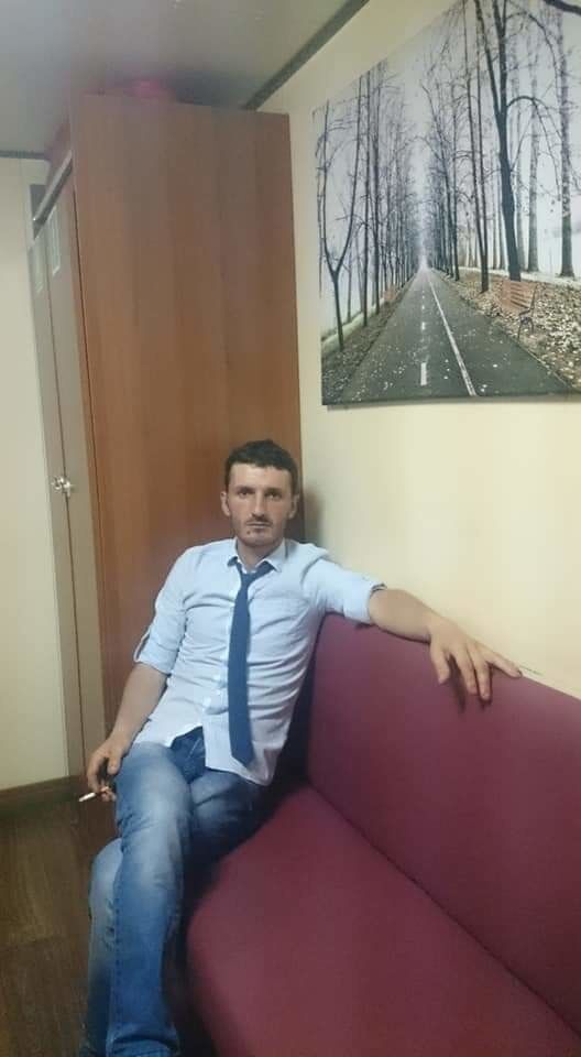  18608779  Gela, 33 ,    