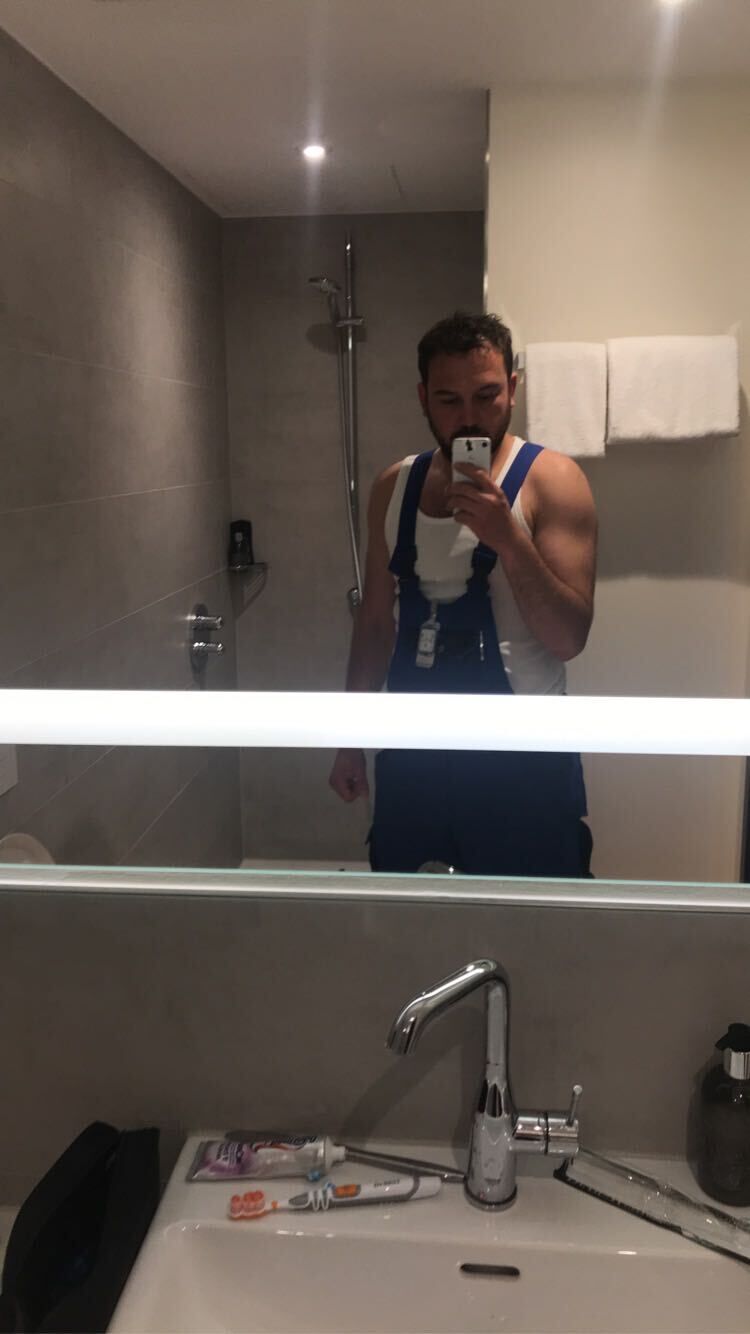  38348179  Borat, 32 ,    -