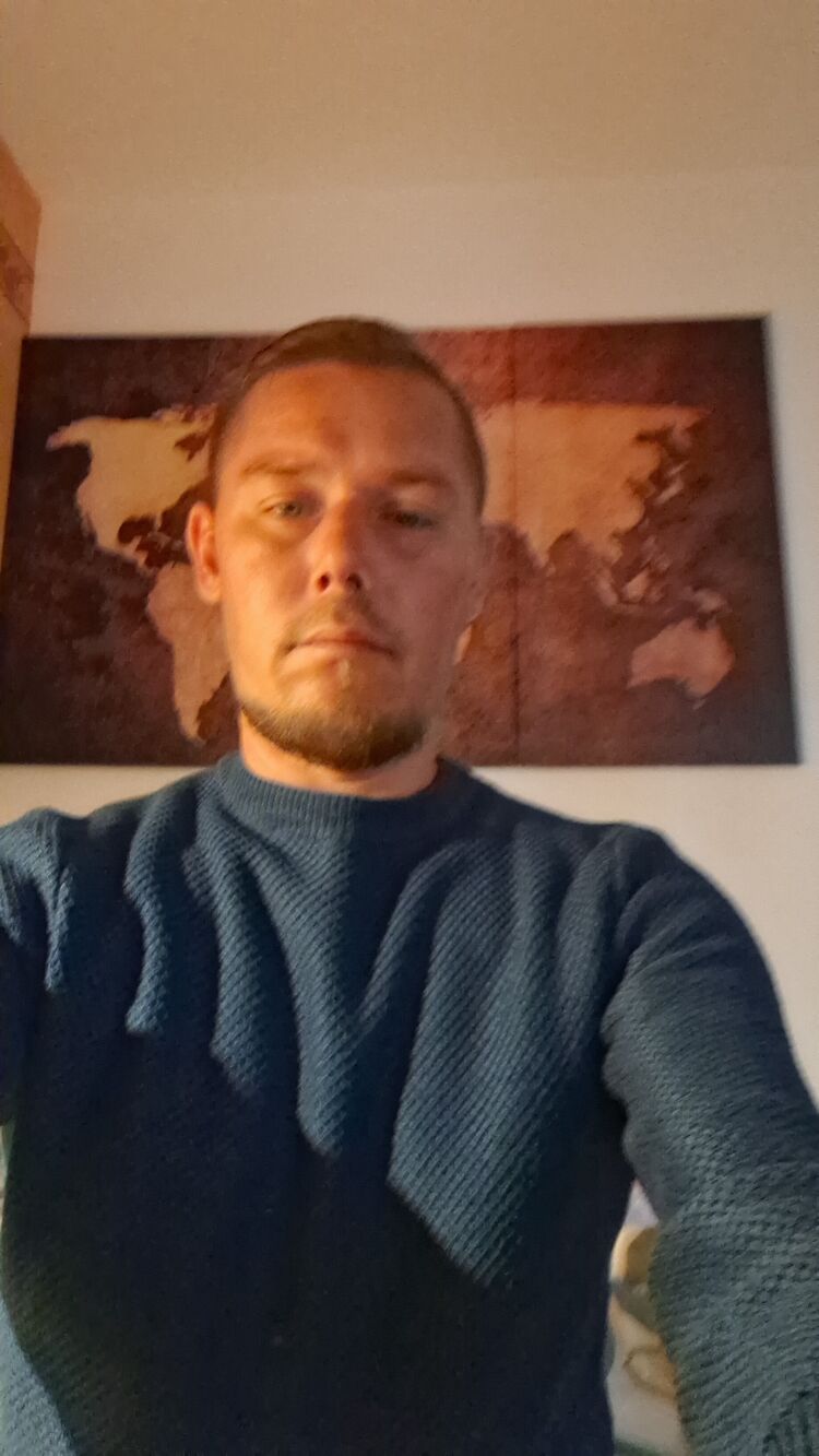  43644569  Evgenij, 43 ,    