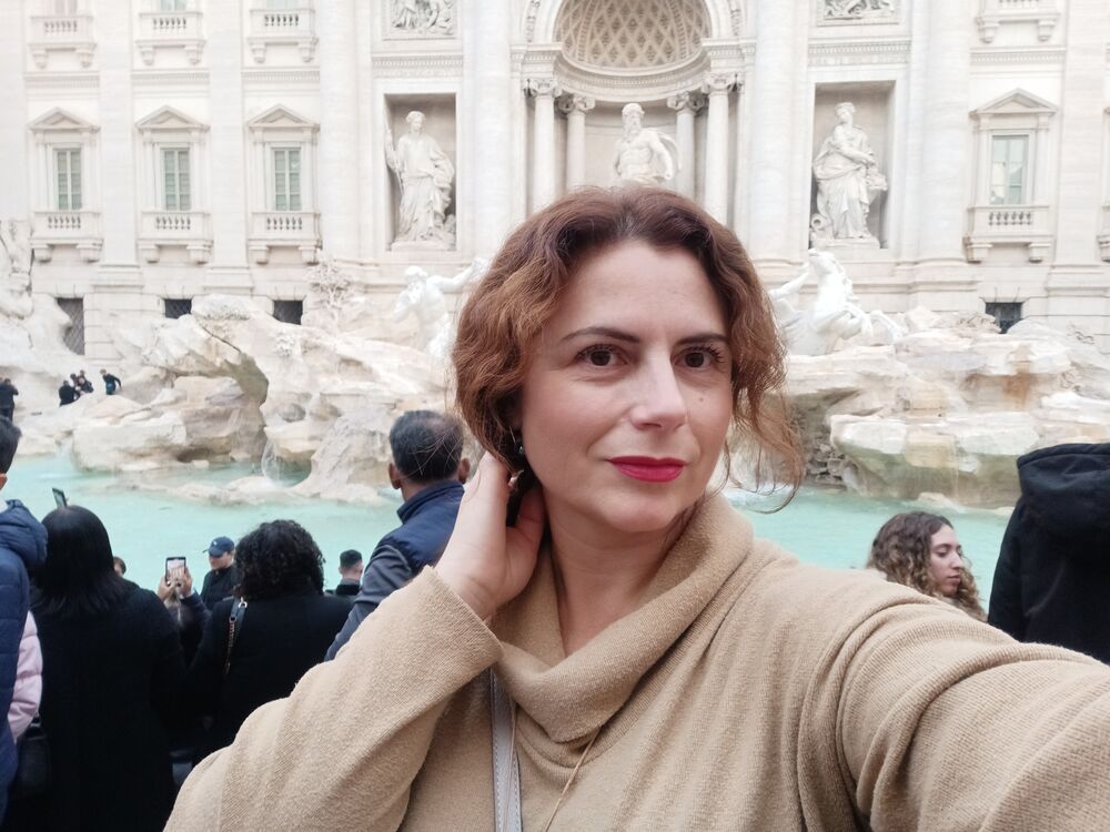  Pineto,   Yuliya, 49 ,   ,   , c 