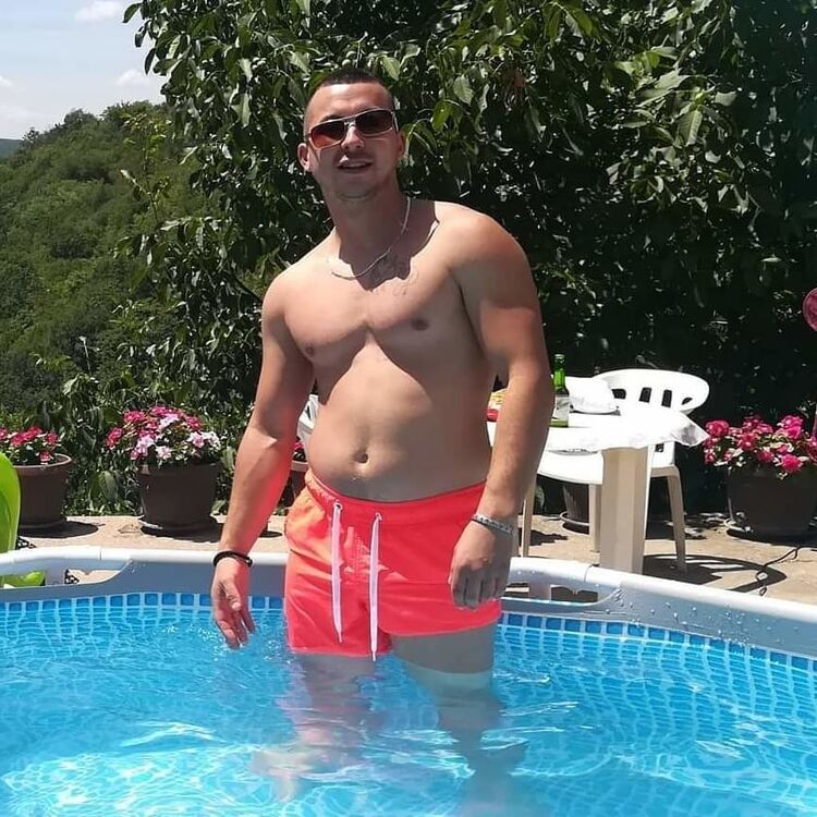  ,   Darko, 32 ,   ,   , c 