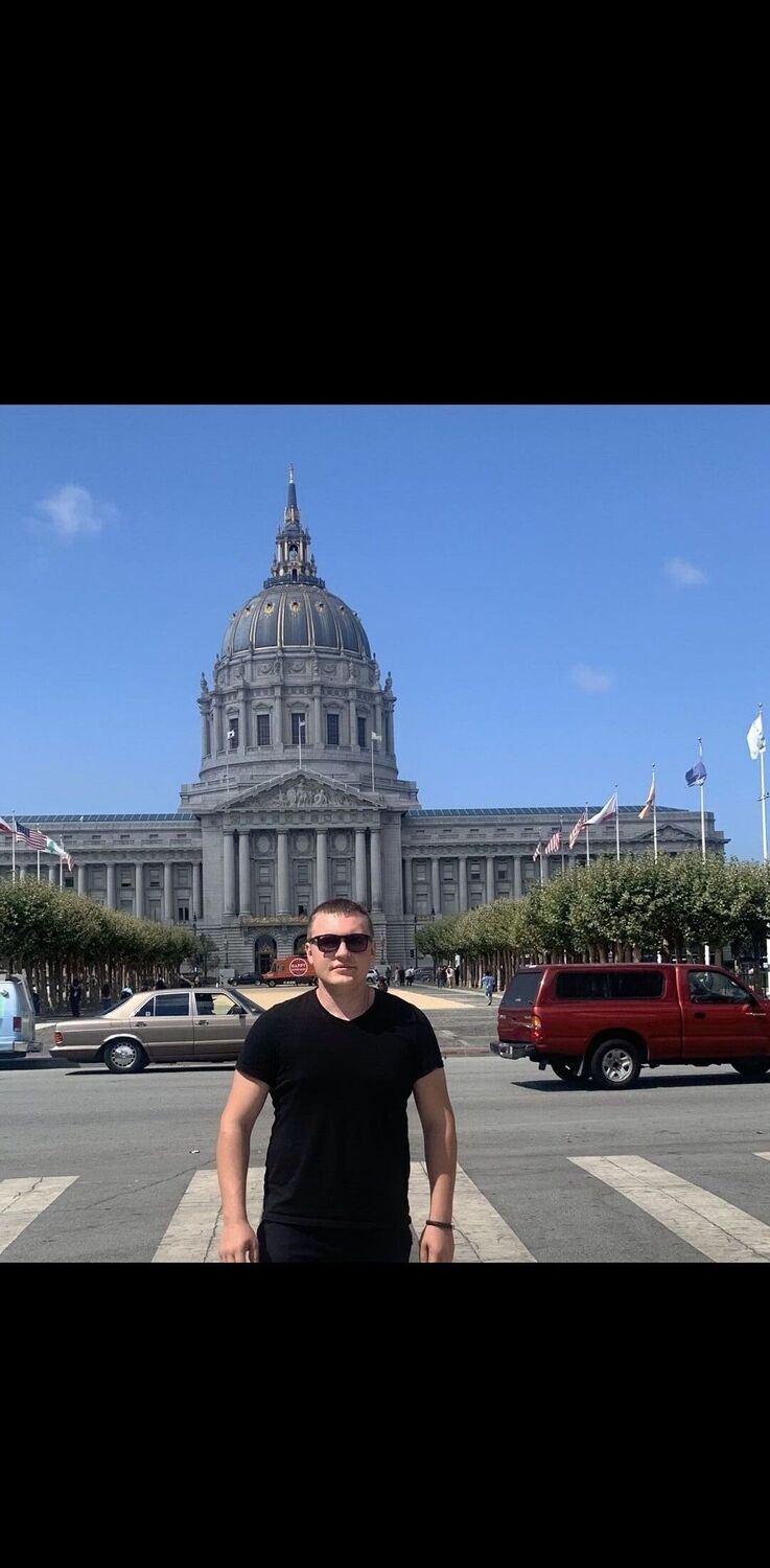  --,   Maxim, 32 ,   ,   , c 