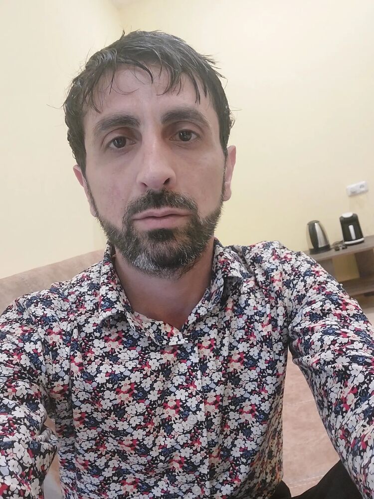  ,   Artyom, 40 ,   ,   