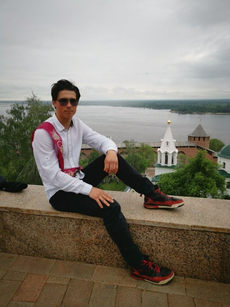  34760549  Maksim, 20 ,    