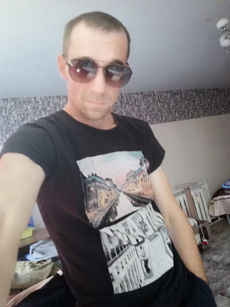  29574269  Ilya, 37 ,    