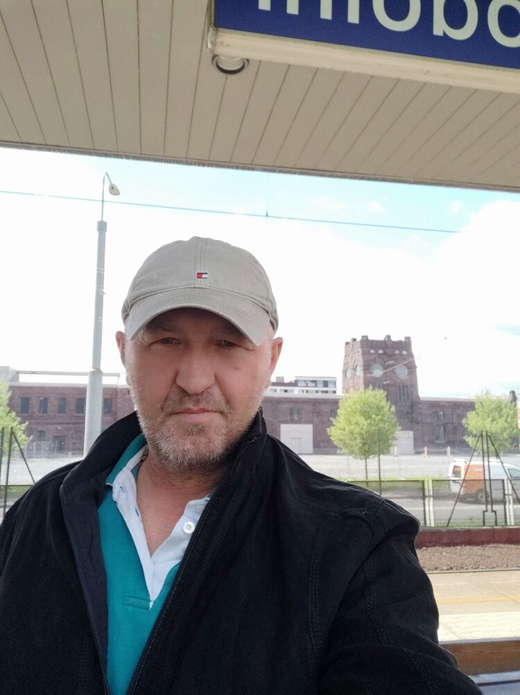  27406279  Kakha, 45 ,    