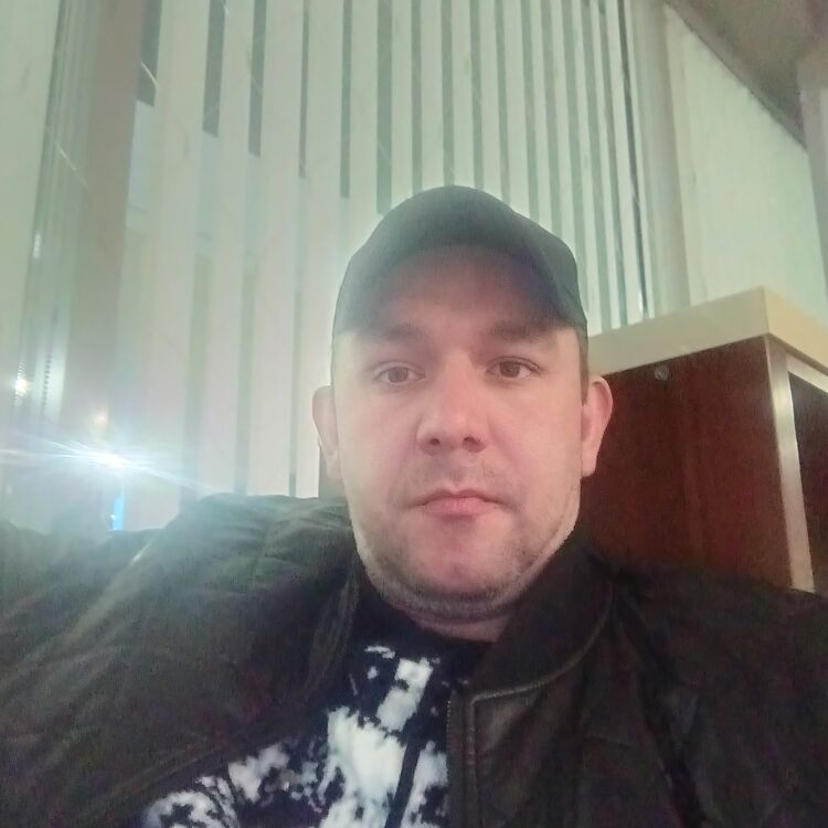  53327829  Alexander, 37 ,    