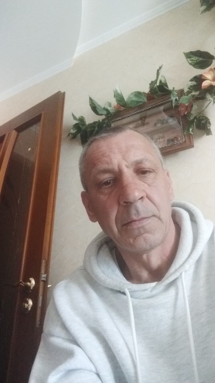  22915799  Jeorjii, 45 ,    