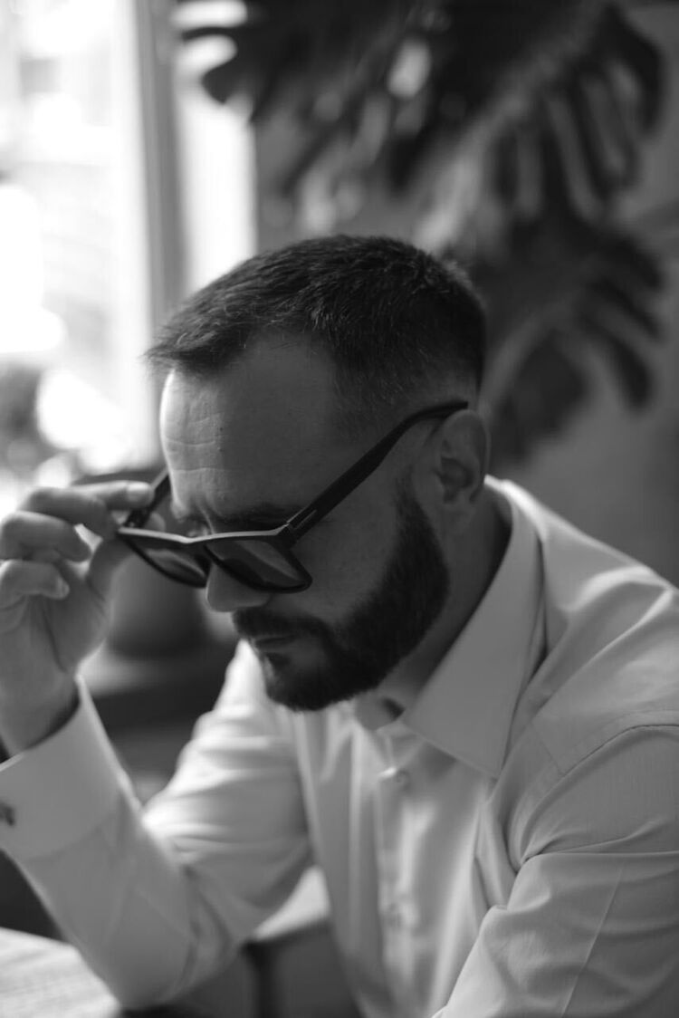  ,   Artur, 38 ,   ,   