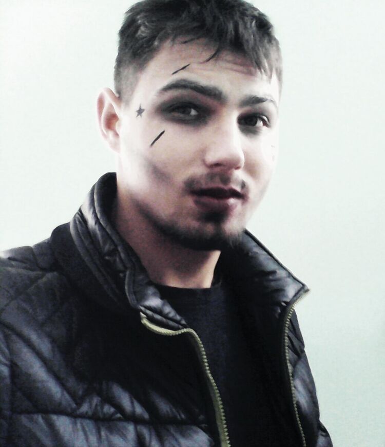  8857269  Petru, 27 ,    