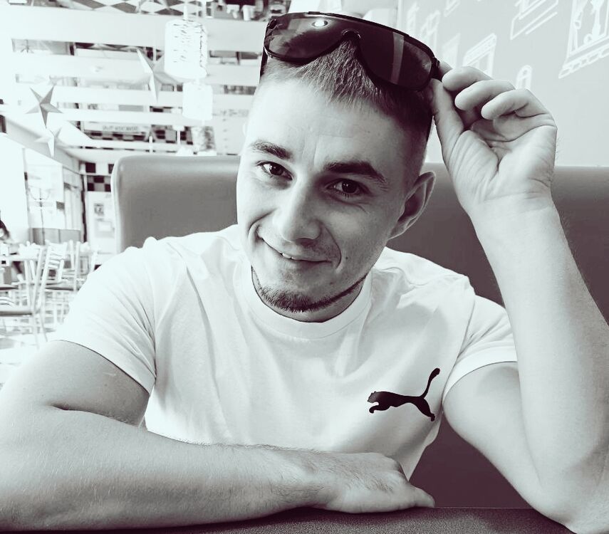  51940099  Vladislav, 31 ,    