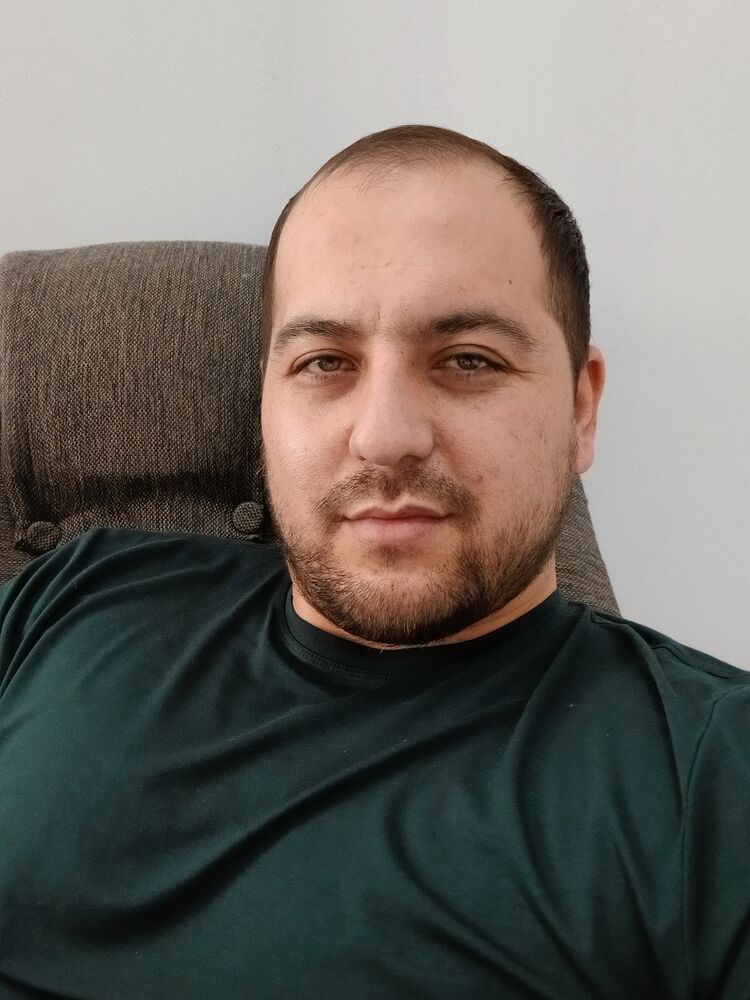  44371709  Abbos, 30 ,    