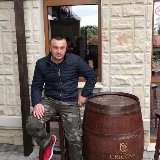  24988469  Andrei, 38 ,    