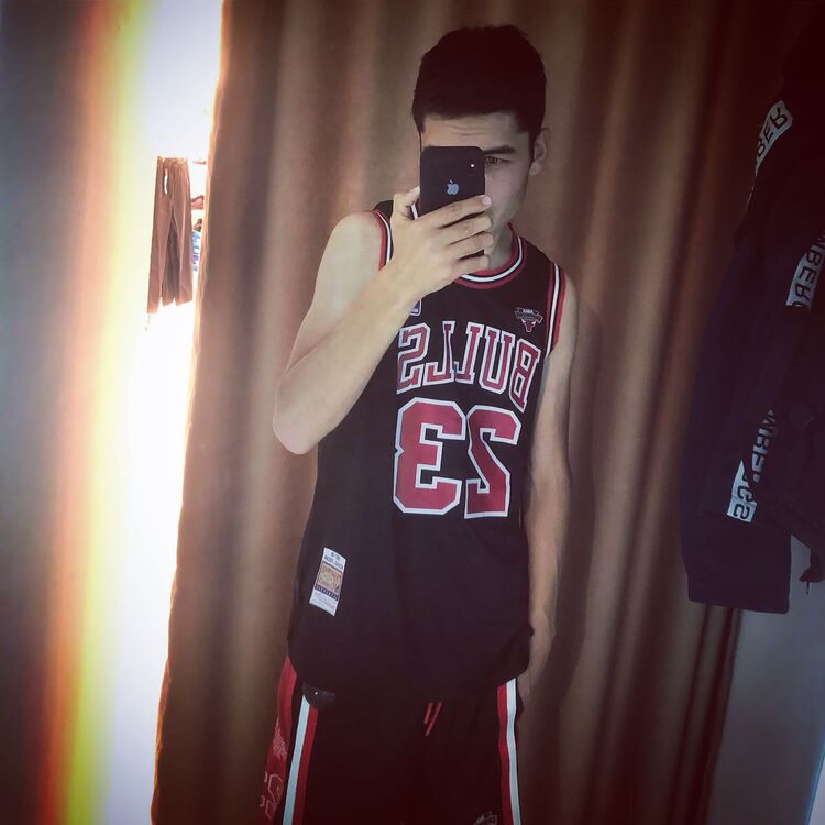  27040779  Erkhat, 26 ,    