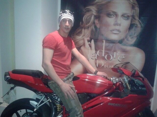  16195929  Denis, 35 ,    Praha