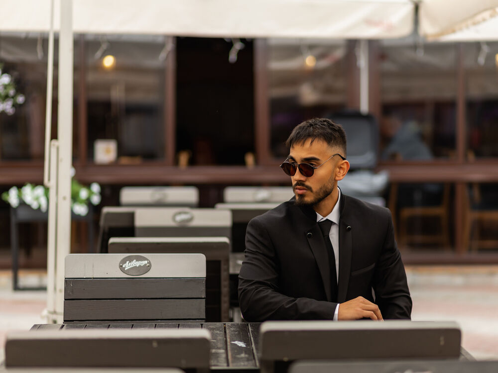  ,   Ali, 25 ,   ,   