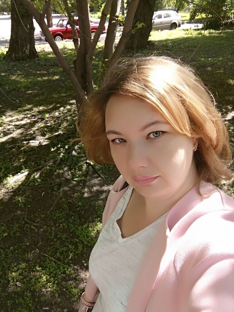  18121339  Ilona, 40 ,    