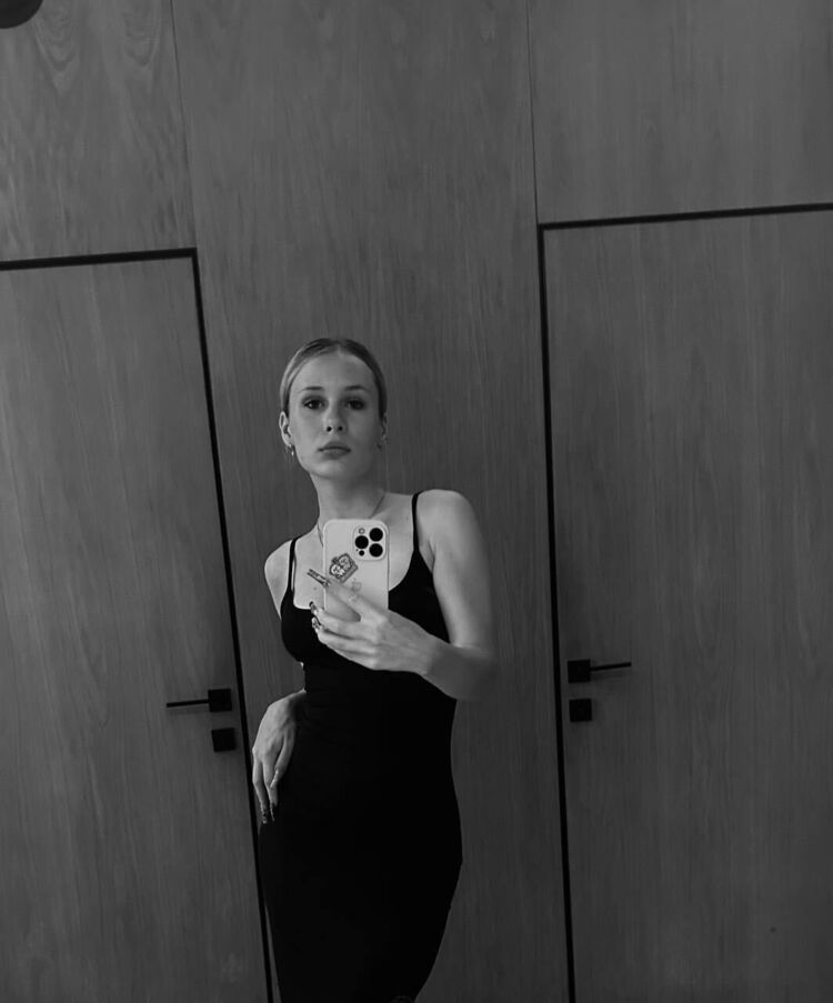  54490259  Ulia, 29 ,    