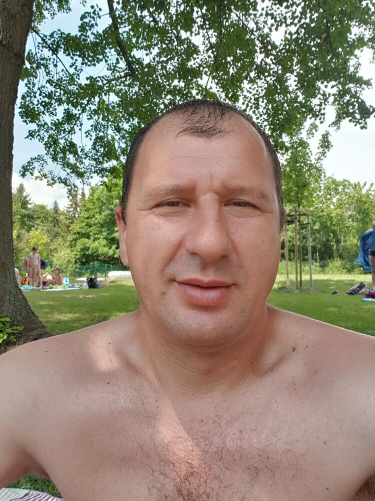  20594669  Zhivko, 43 ,     