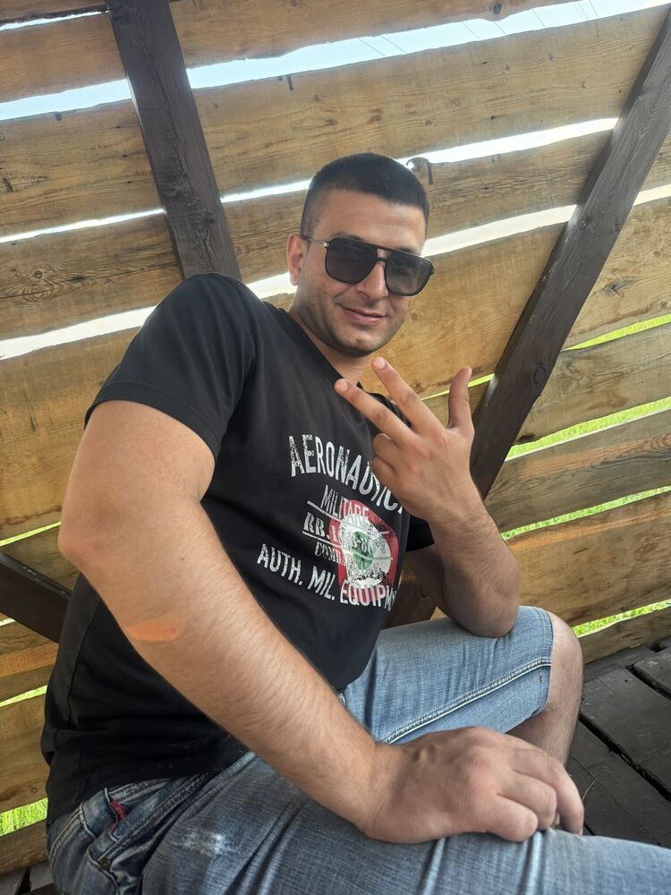  47658809  Denis, 29 ,    