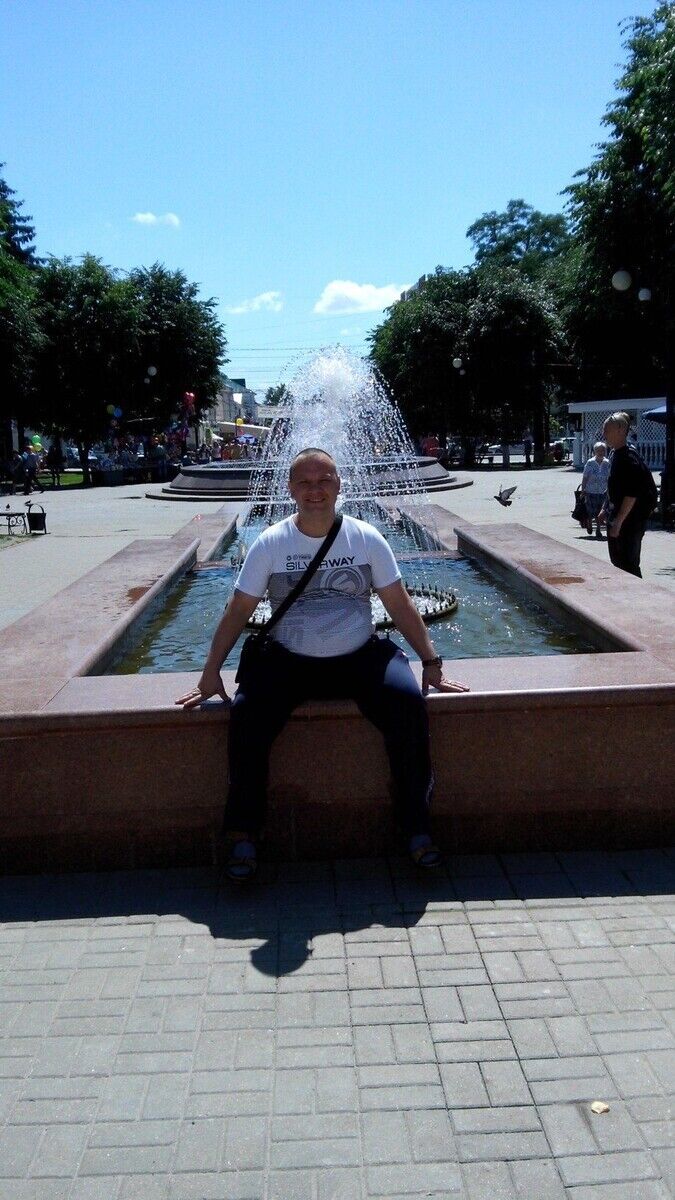  22022389  Artem, 44 ,    