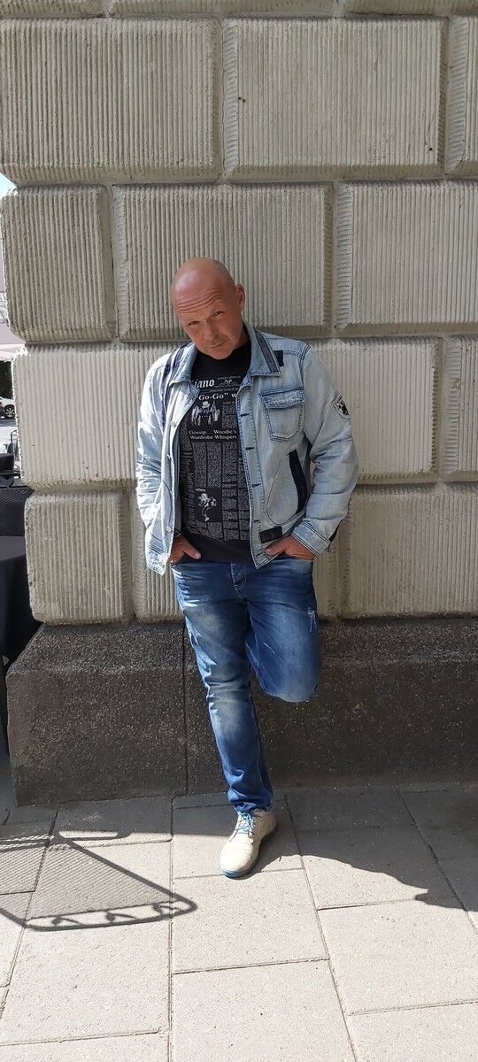  ,   Andrej, 46 ,   ,   , c 