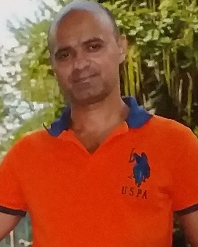  16137439  Alex, 44 ,    