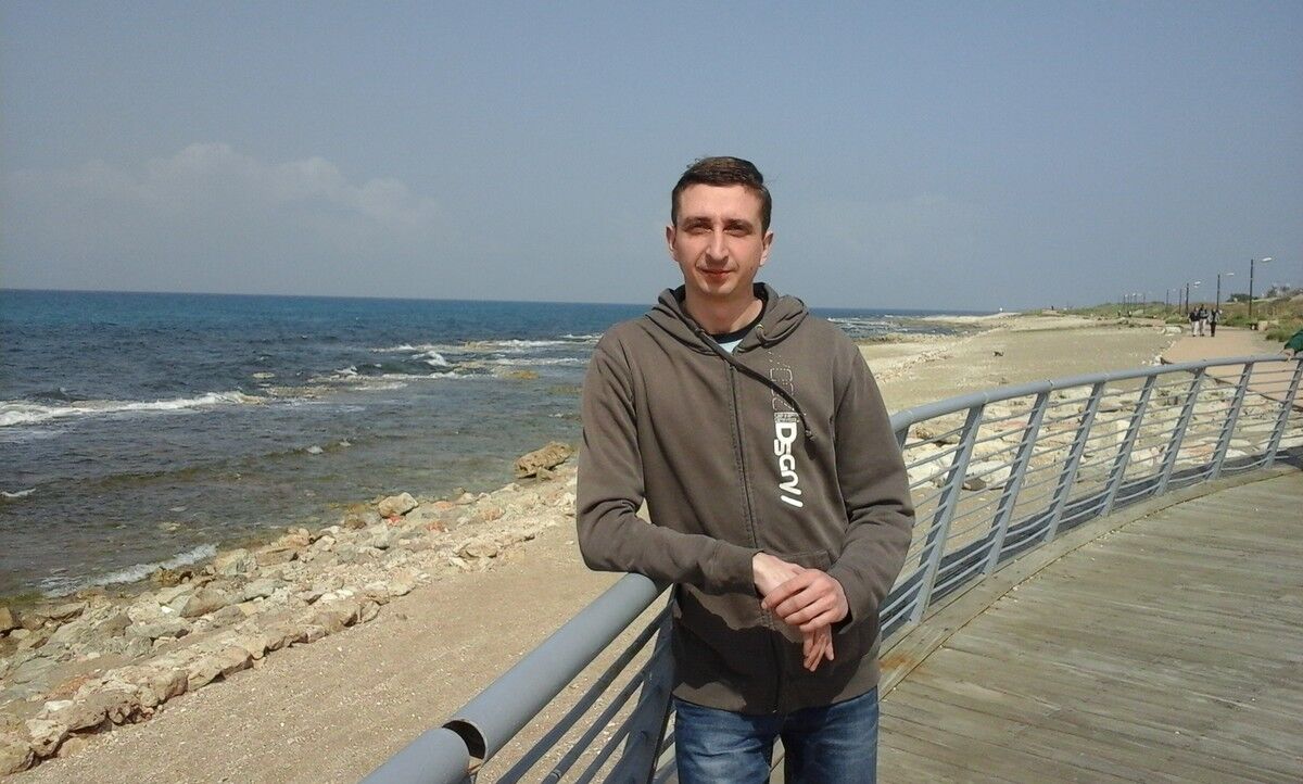  10224029  Alex, 42 ,    