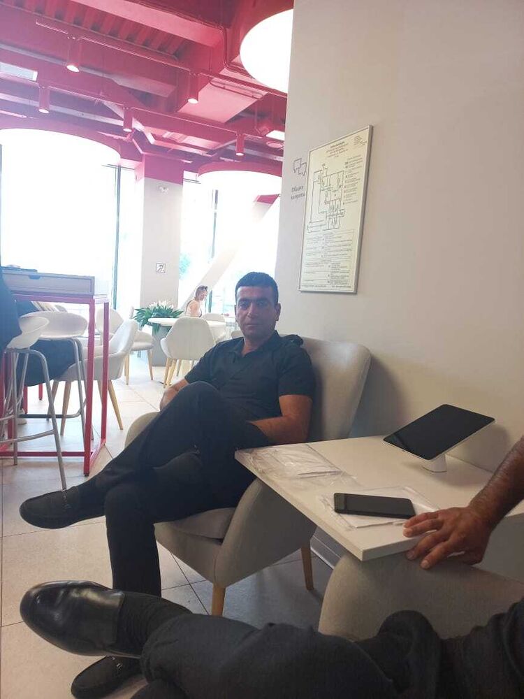  52636879  Armen, 41 ,    