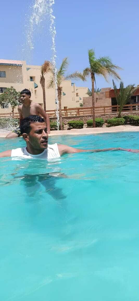  37867029  Eslam, 33 ,    Al Ghardaqah