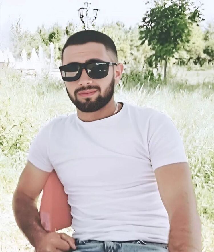  47244469  Arman, 24 ,    