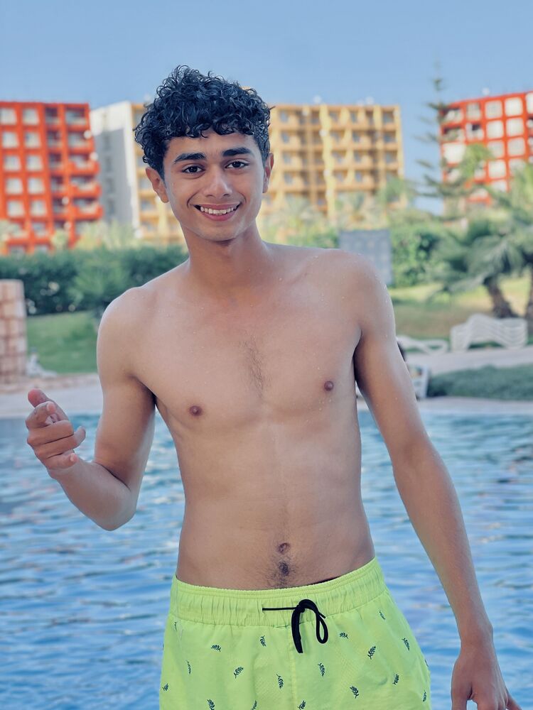  48291849  Nour, 24 ,    