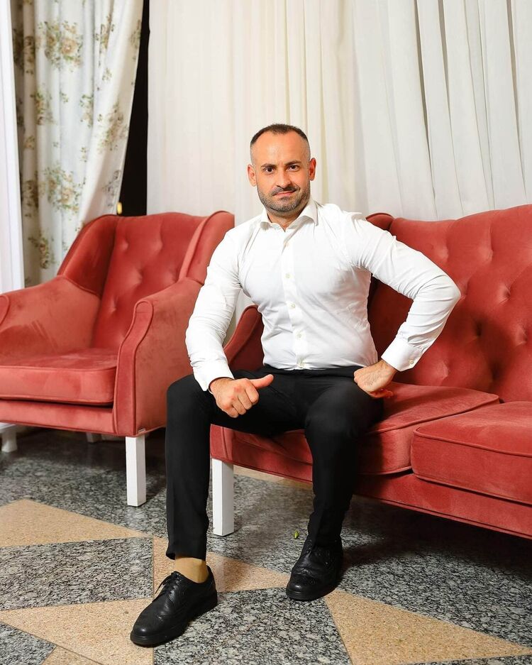  ,   Niko, 36 ,   ,   