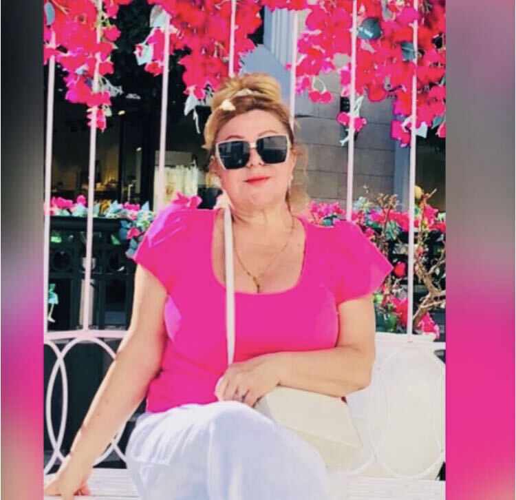  54567299  Laura, 58 ,    