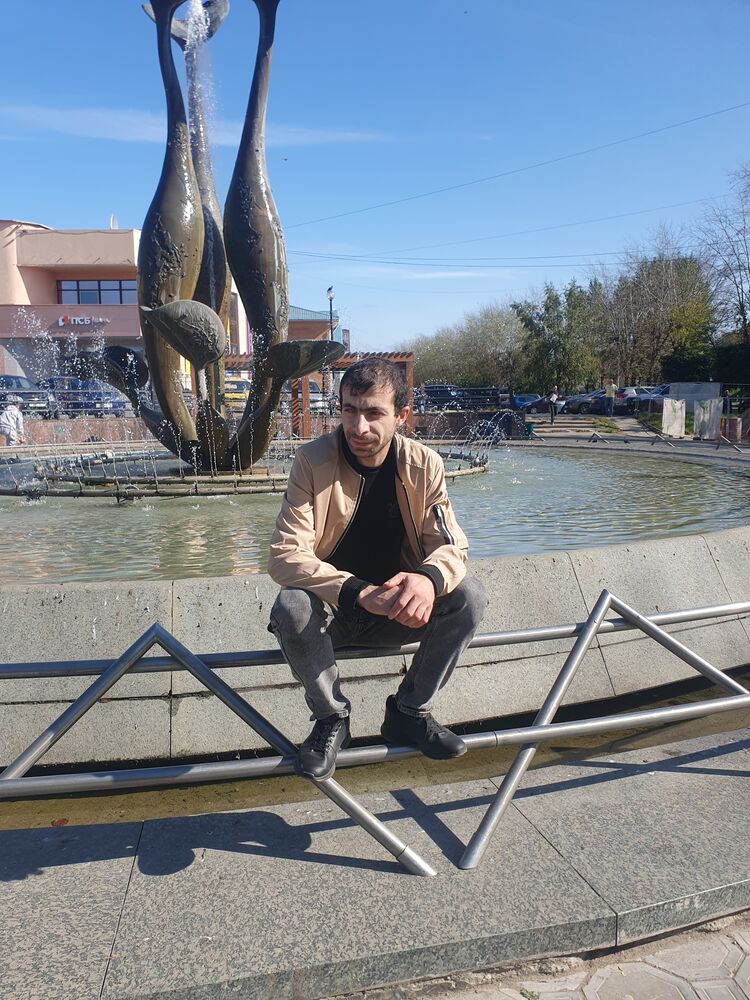  37664659  AREN, 32 ,    